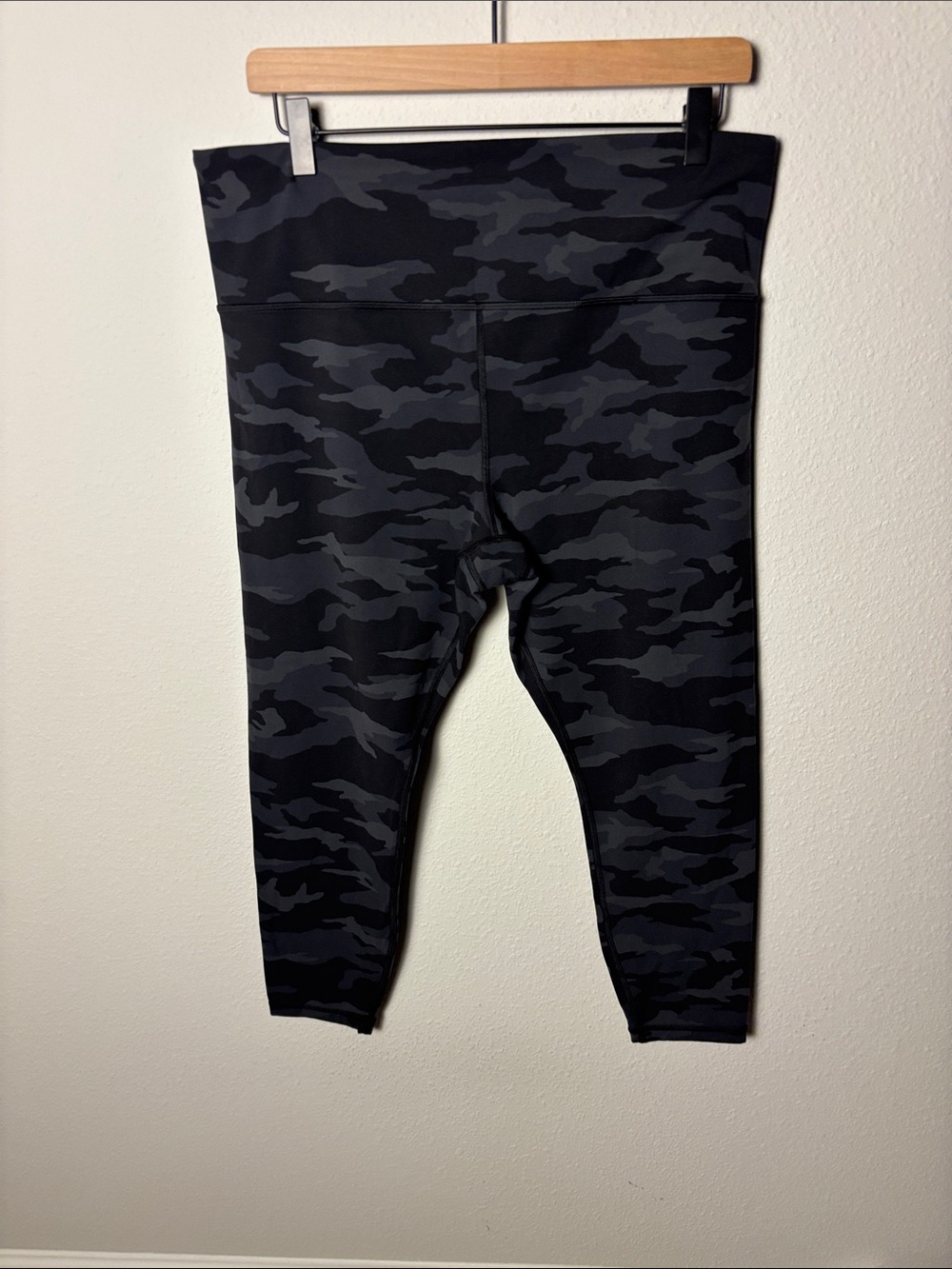 Athleta Elation Camo 7/8 Tight Black S/531310